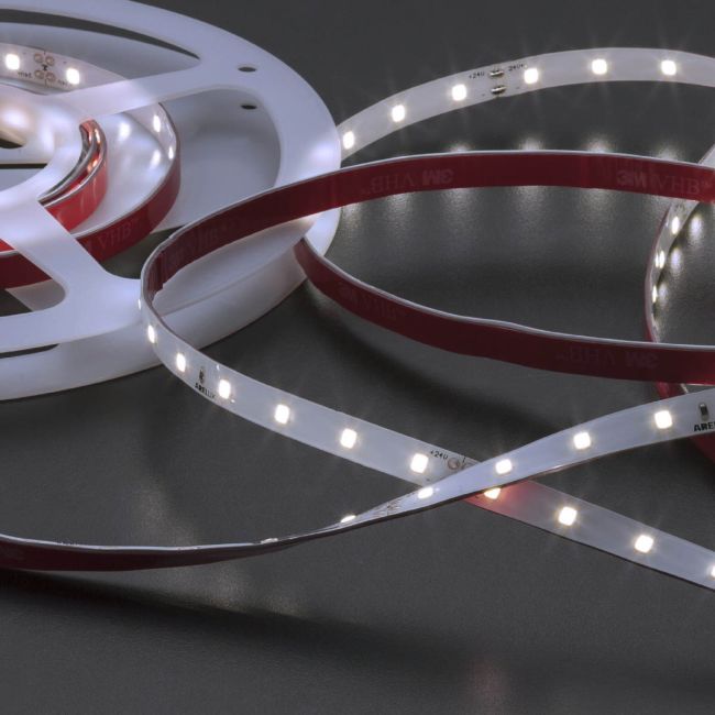 Bandă flexibilă LED XRIBO IP66 5m/rolă 6W/m 64LED/m 24V DC 6000K CRI.80 >115°